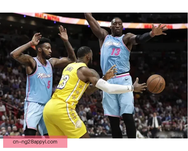 湖人险胜快船双星闪耀詹皇划水